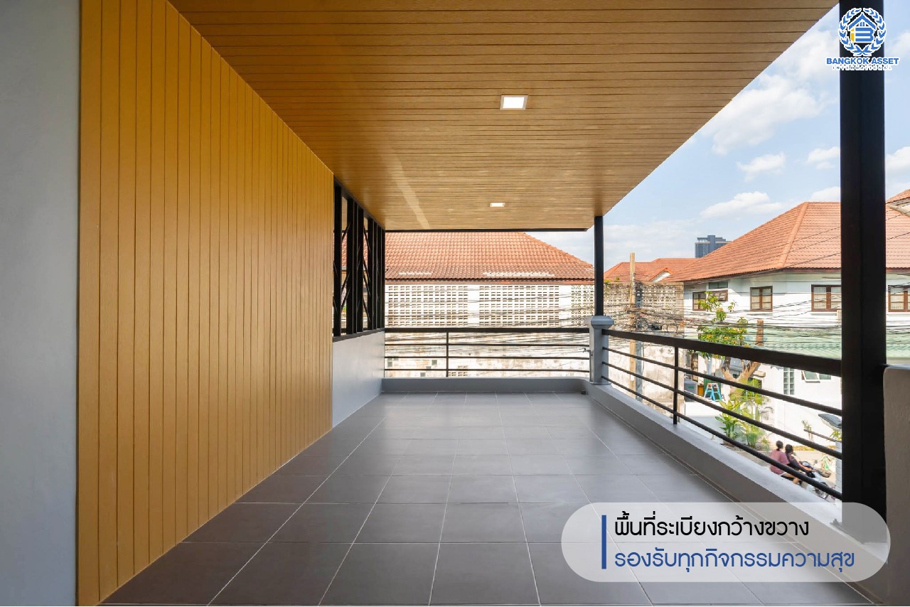 บ้านมือสองตกแต่งใหม่ บนทำเลที่ดีที่สุด! หน้าโครงการติด MRT "สถานีไทรม้า" ม.ซื่อตรง พระนั่งเกล้า-ท่าอิฐ ทาวน์เฮ้าส์หลังใหญ่ เนื้อที่ 26 ตร.ว. ฟังก์ชั่นจัดเต็ม 3 ห้องนอน 2 ห้องน้ำ 2 ที่จอดรถ ทำเลใกล้ เซ็นทรัลรัตนาธิเบศร์ และทางด่วน "งามวงศ์วาน"...